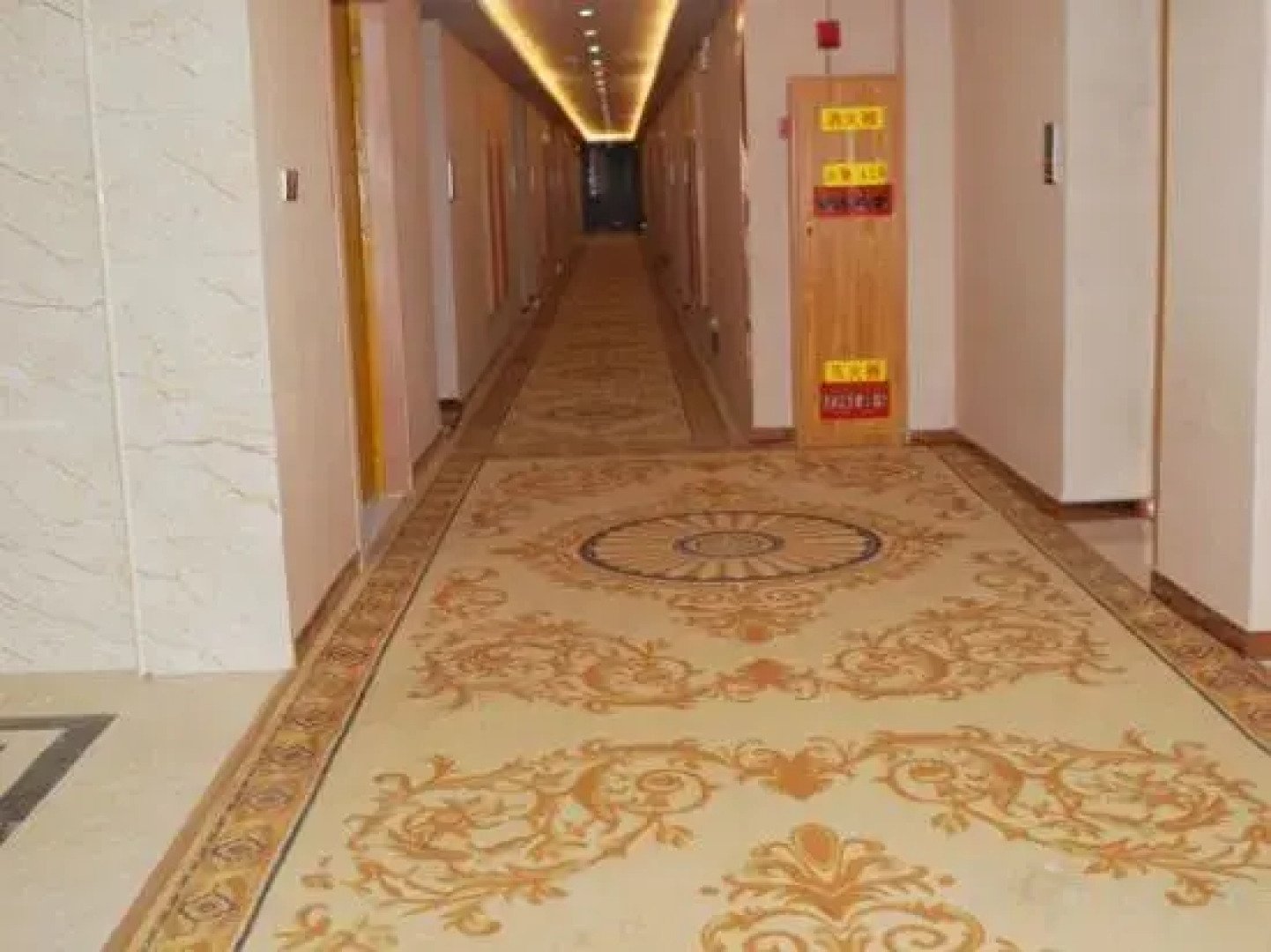 Wanxiang Hotel (Qinzhou Lingshan)