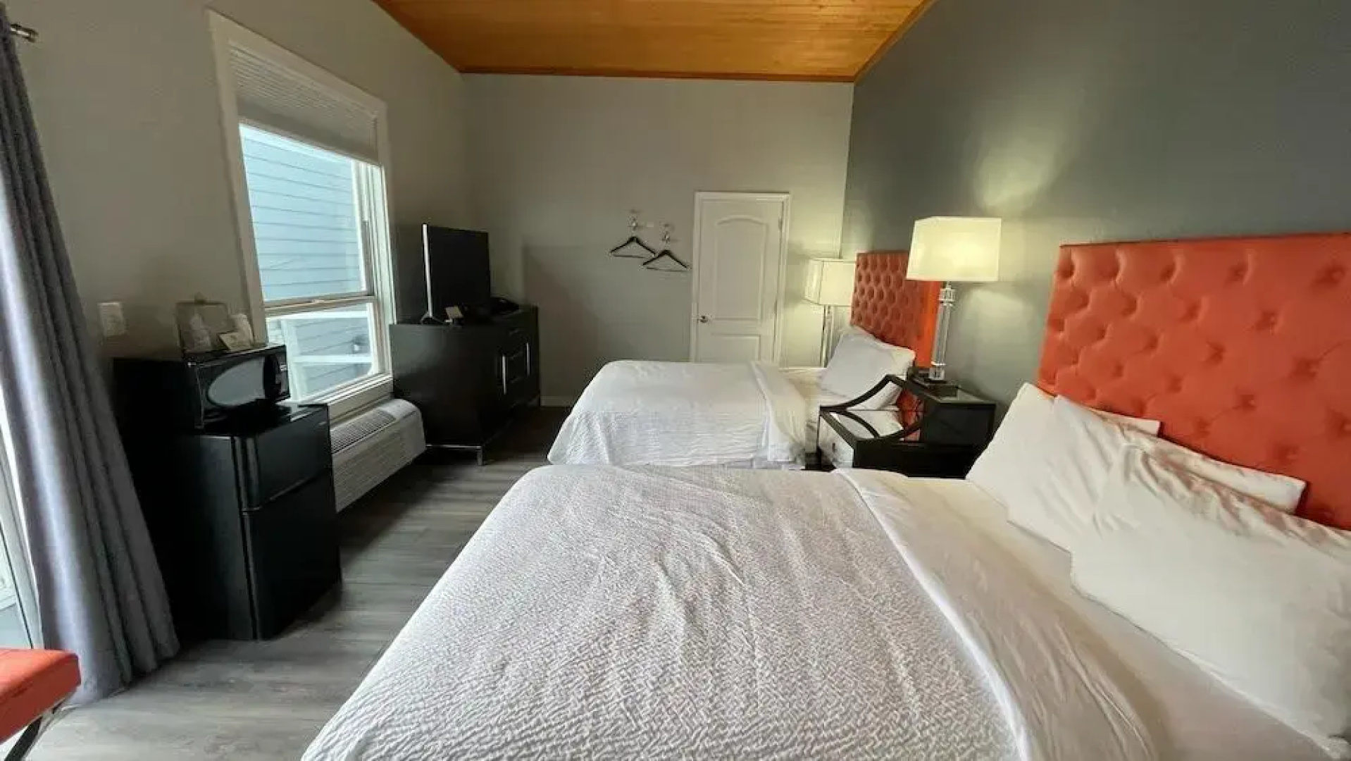 Tides Inn & Suites