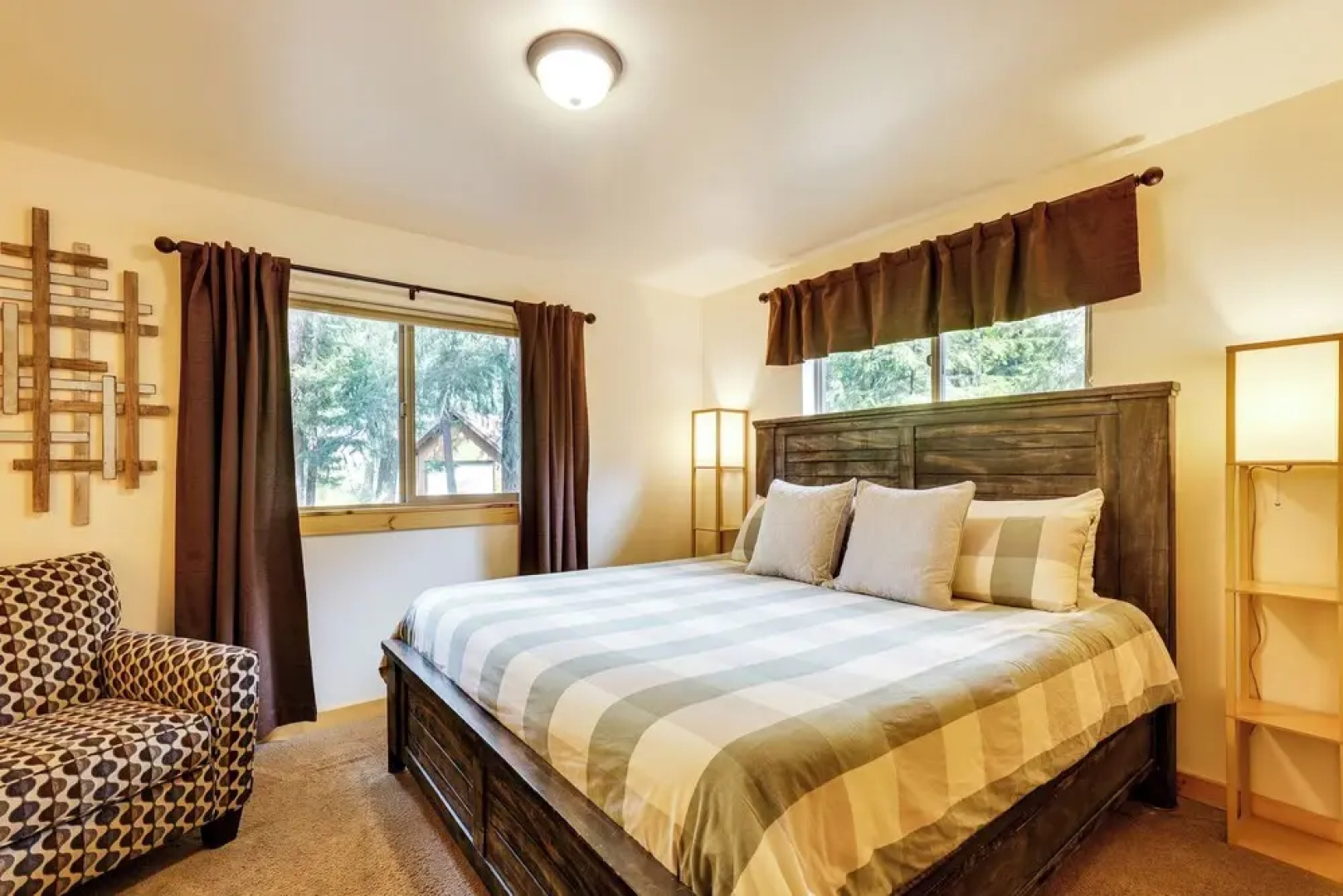 Hot Tub & Game Room: Ronald Retreat 2 Mi to Lake!