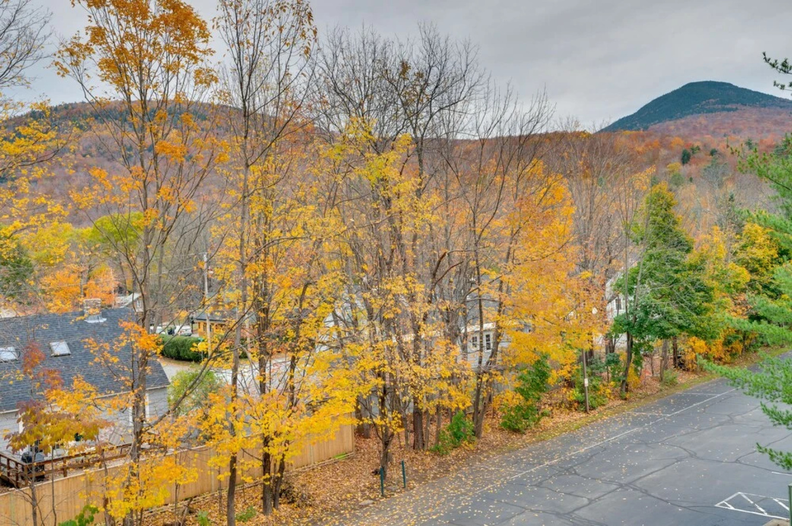 Lincoln Condo ~ 2 Mi to Loon Mountain Resort!