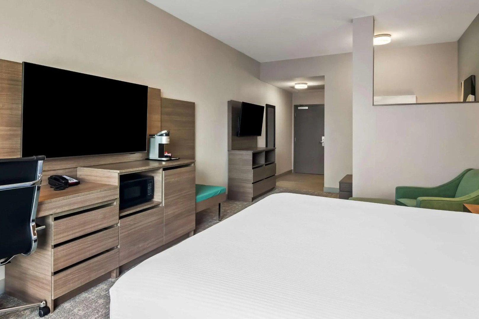 Best Western Plus Pitt Meadows Inn & Suites