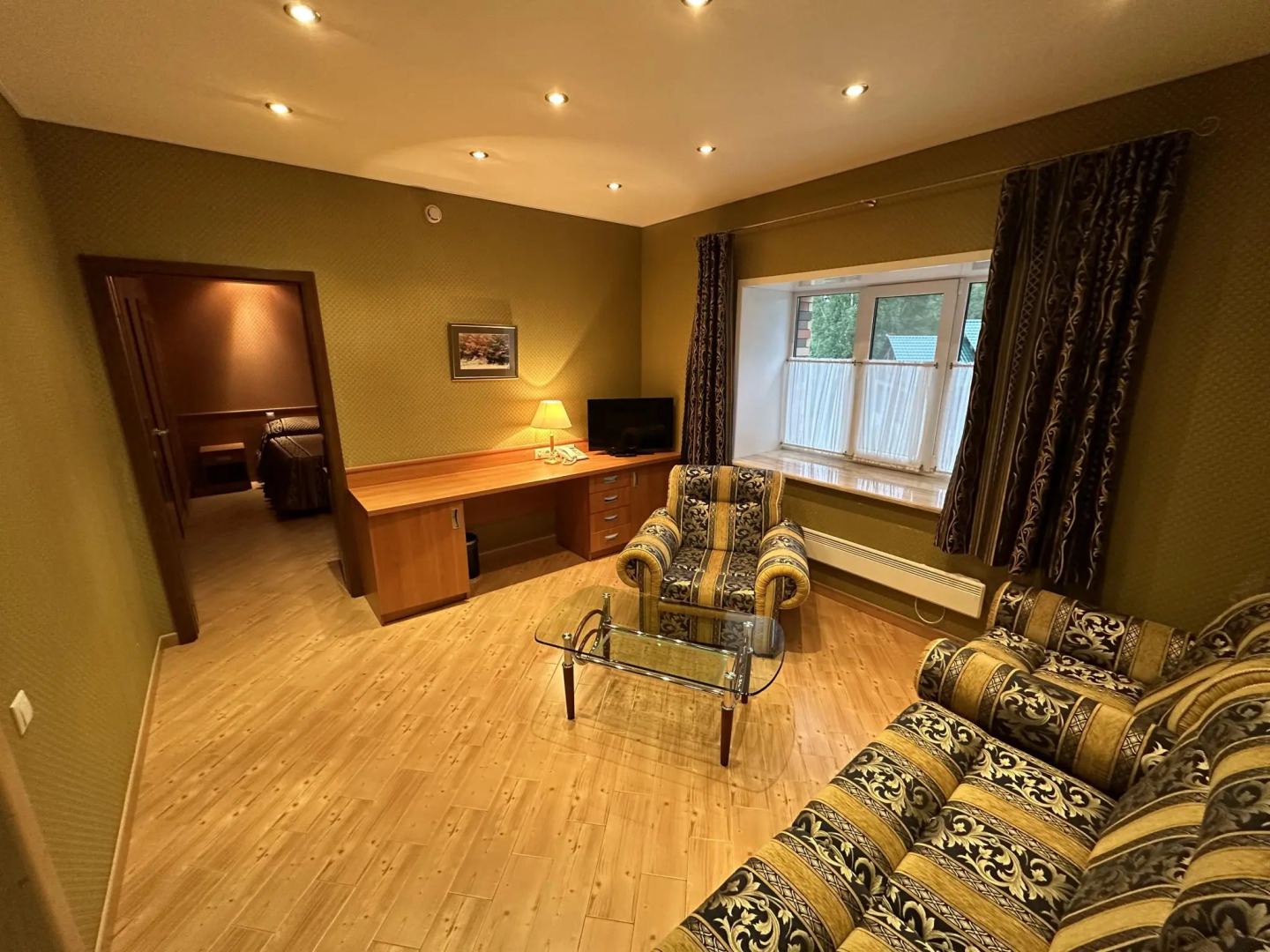 Гостиный двор Евгения