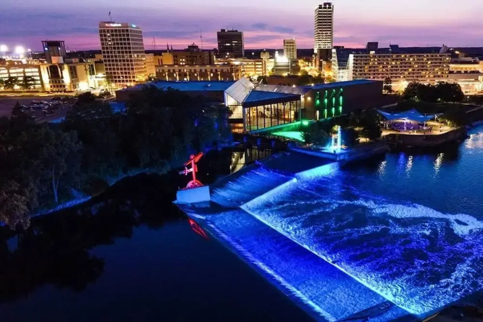 Modern Home Just Mins to Notre Dame 52723