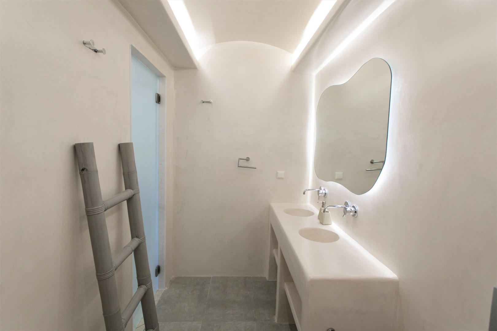 Liana Beach Hotel & Spa