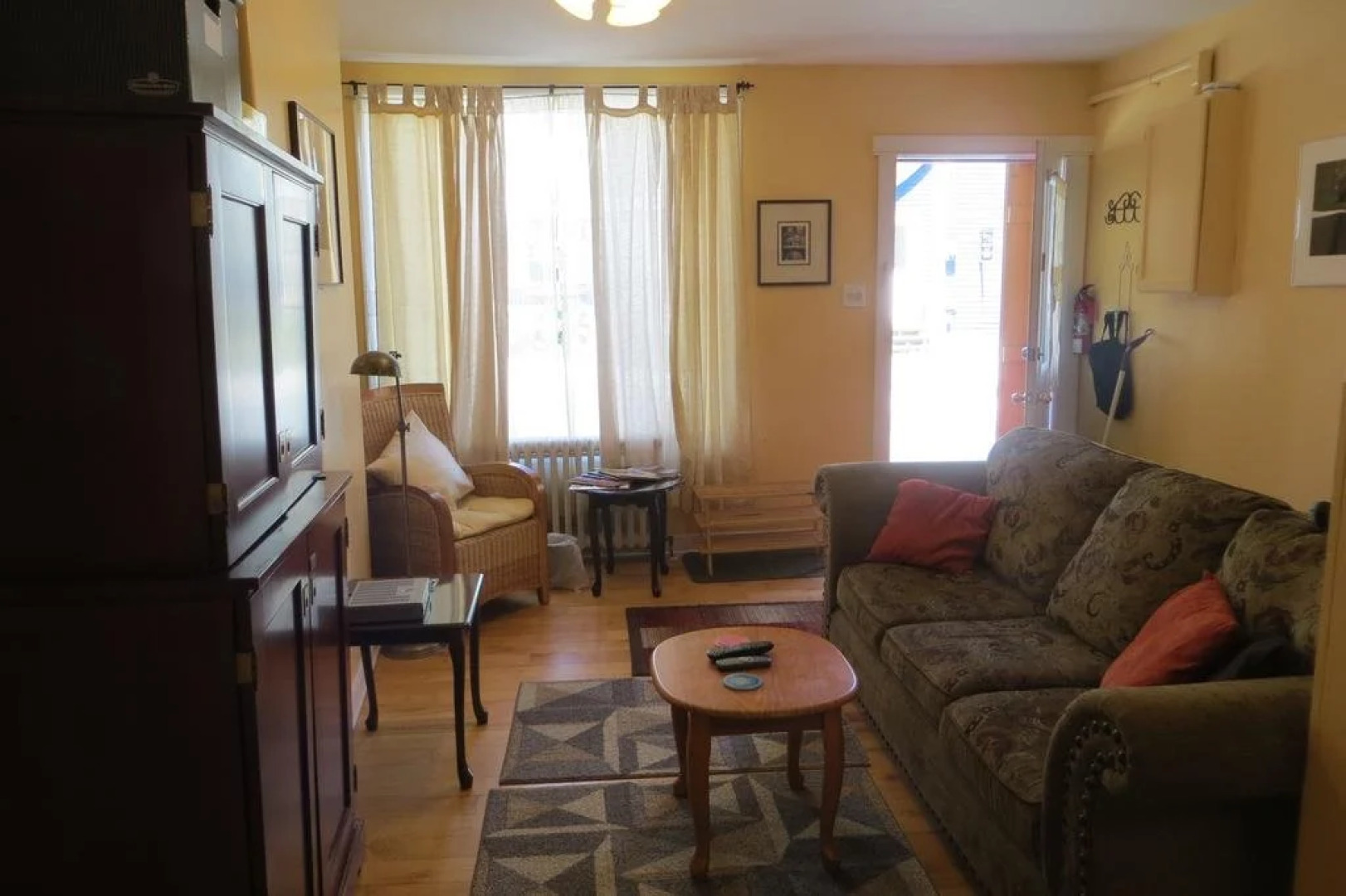 Pleasant Street Suites