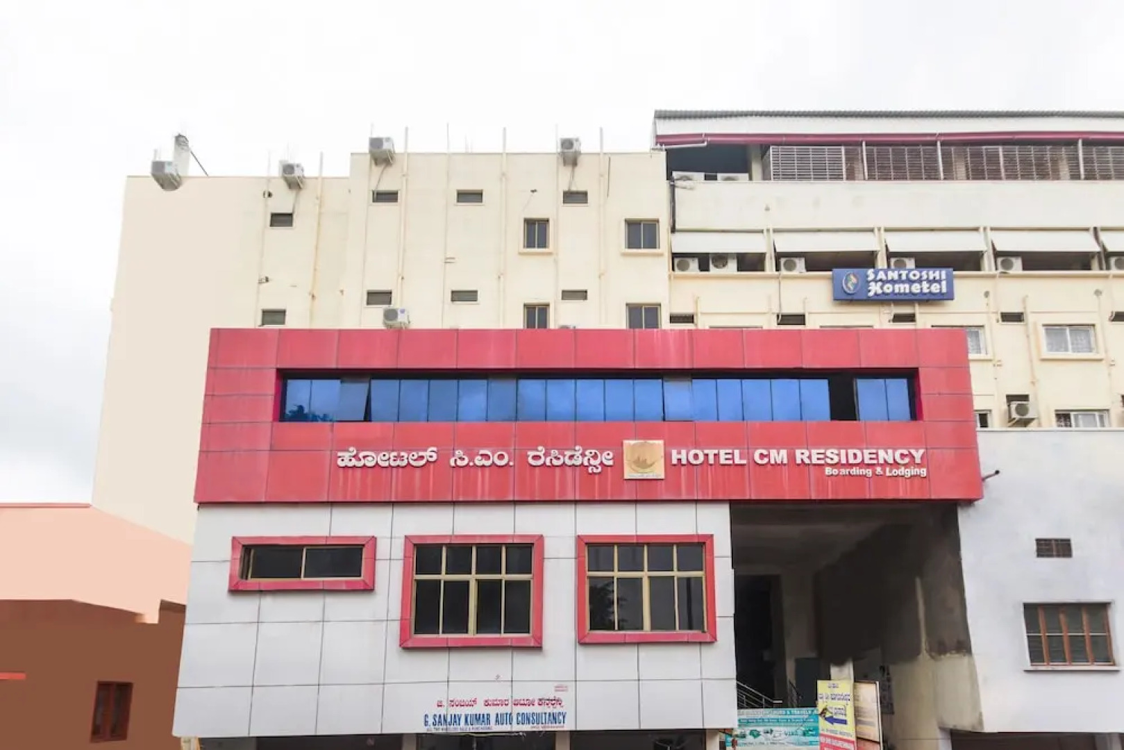 OYO 47565 Hotel Cm Residency