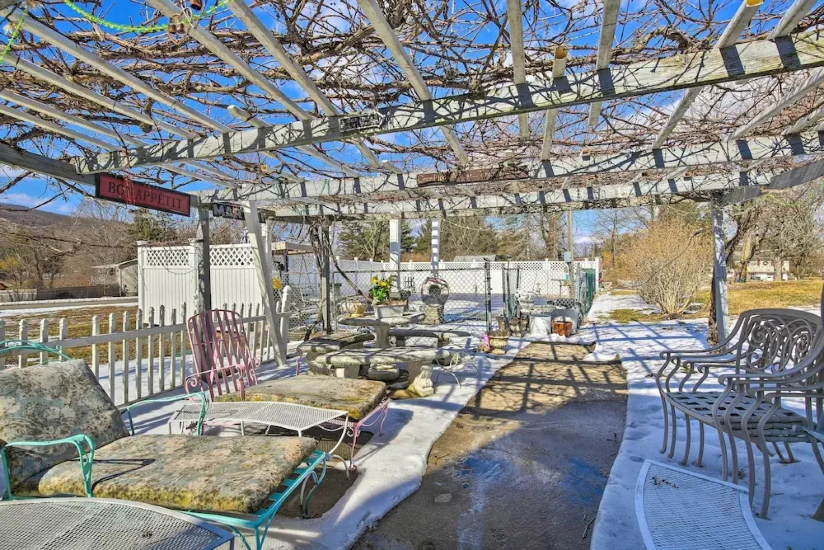 Pet-friendly Hopewell Junction Apt w/ Grill!