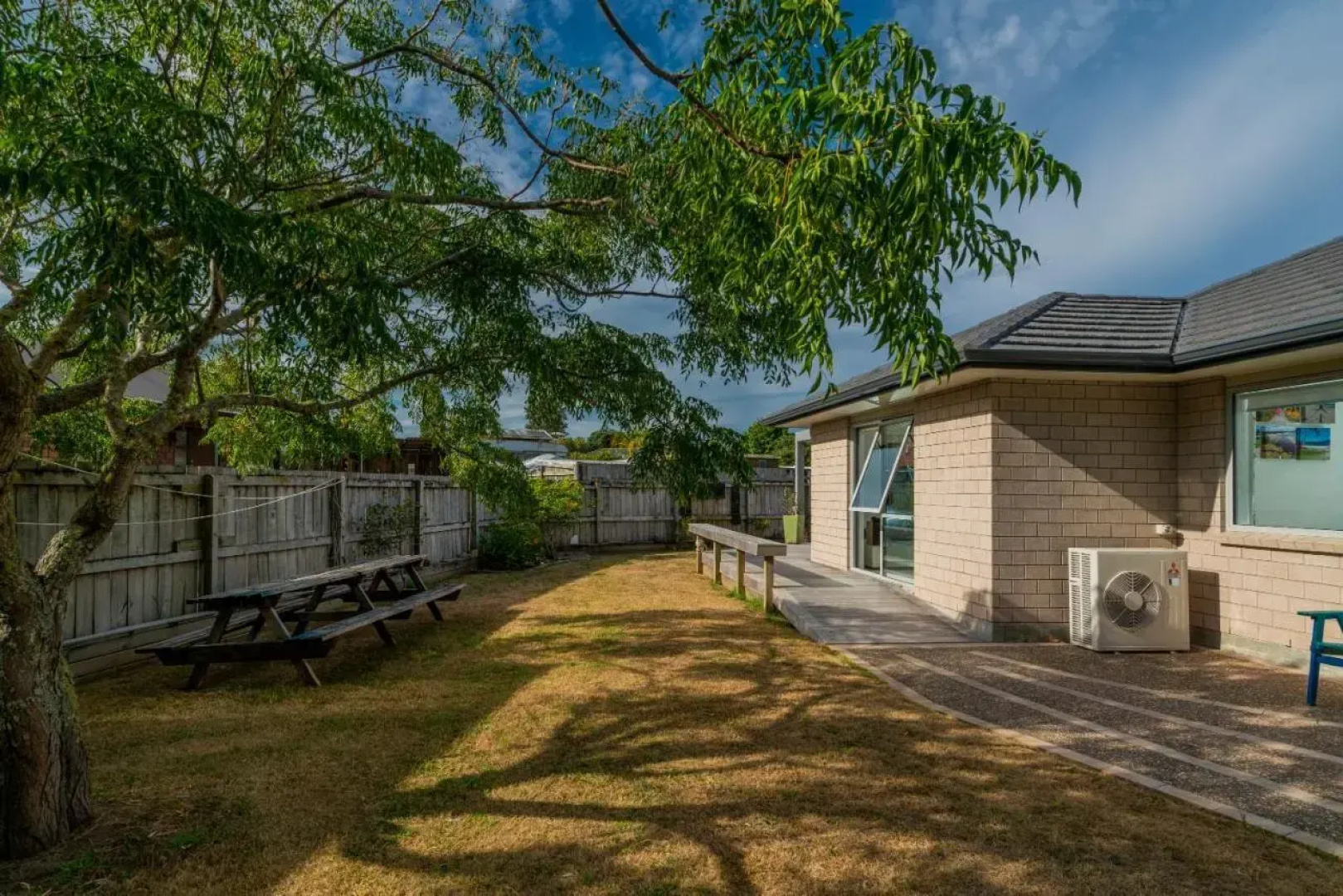 Rose's Beach Pad - Matarangi Holiday Home