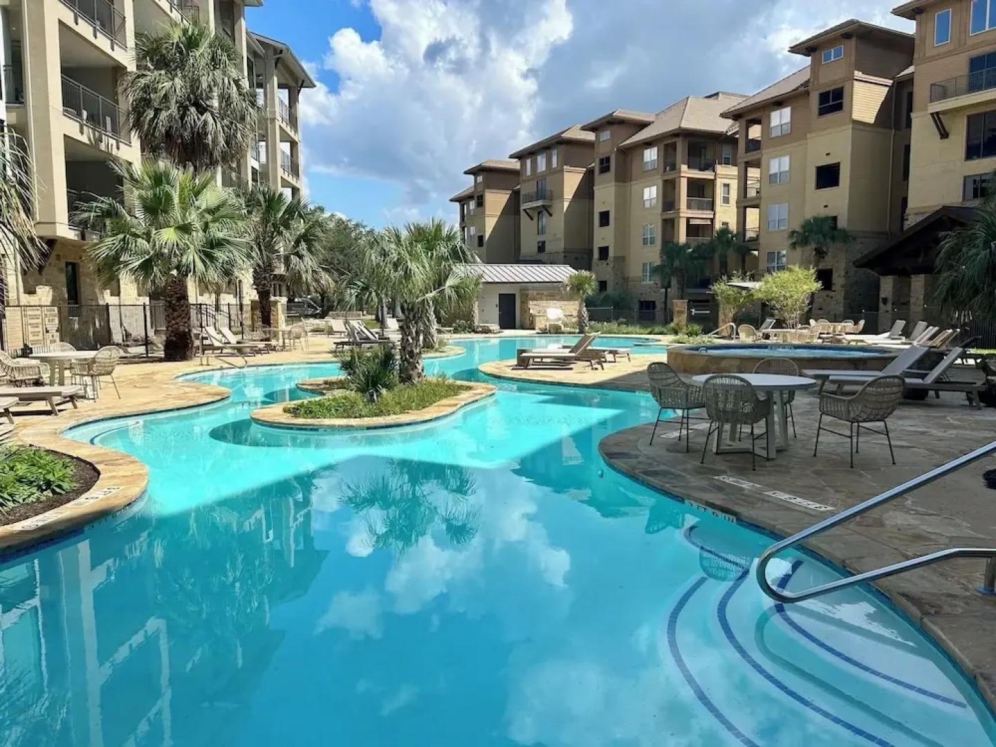 Luxury Waterfront Condo W/pool & Views!