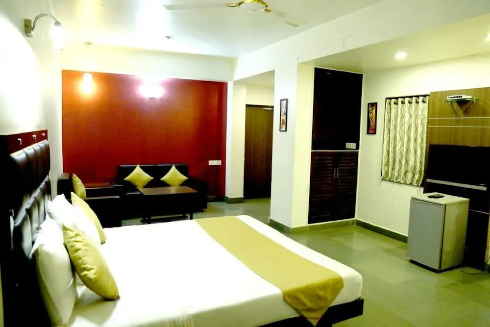 STARiHOTELS Railway Station Surat