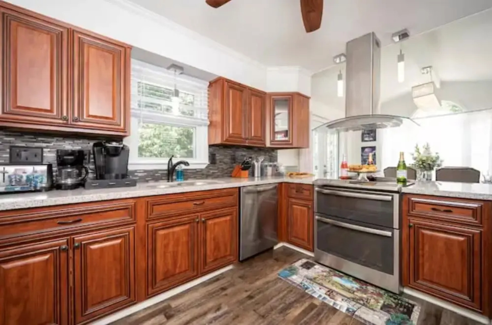 KingBed PetFriendly Washer Dryer Sleep16