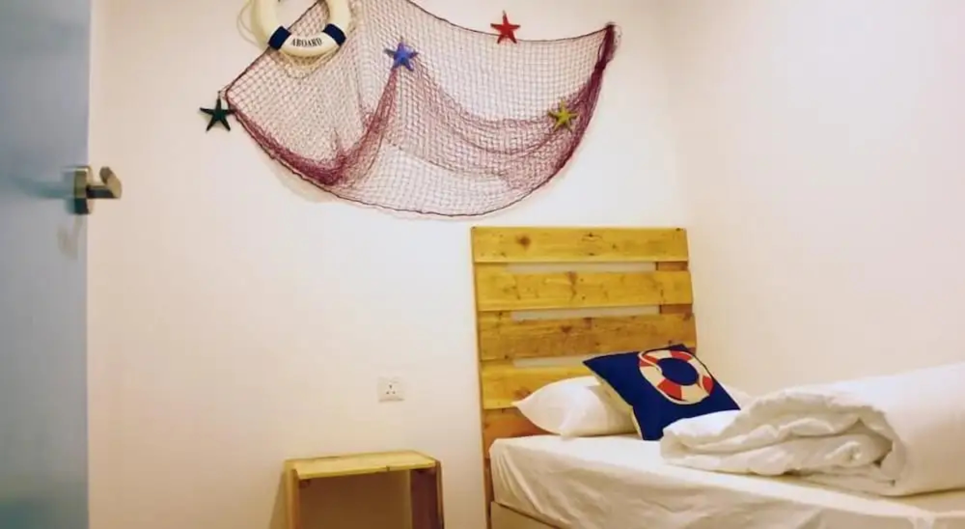 Roof Talk Theme Hostel