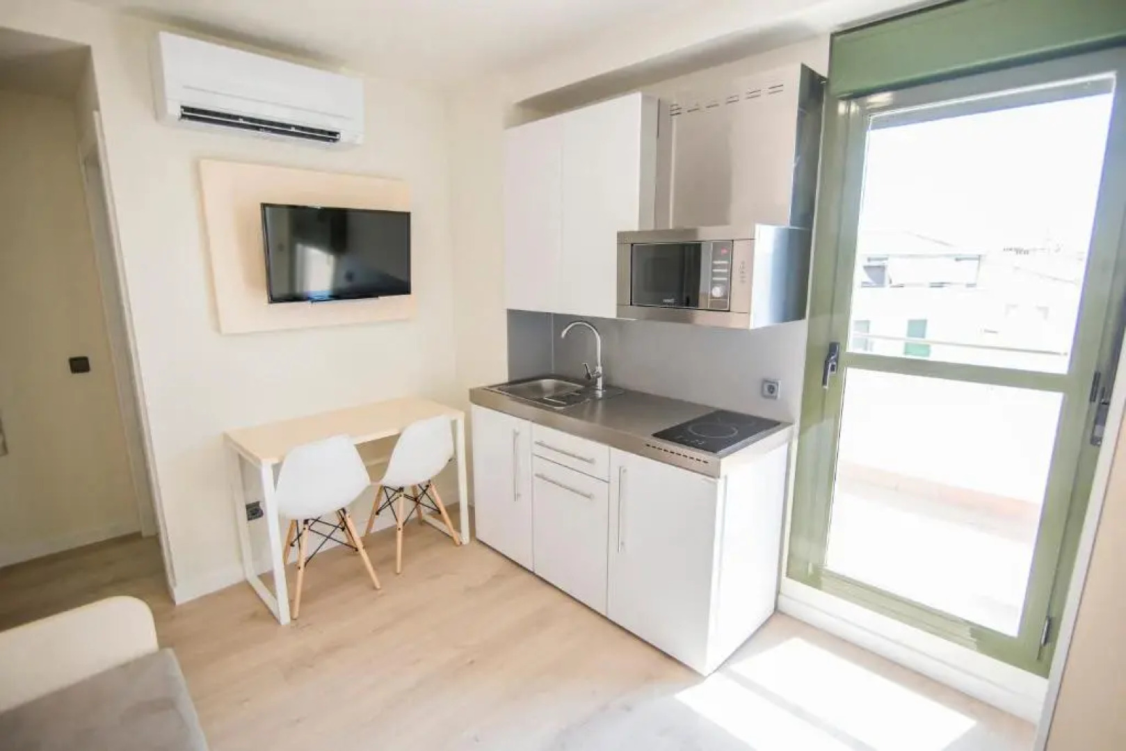 Apartamentos Plaza de Santiago - Estudios Turisticos - 1 LLAVE