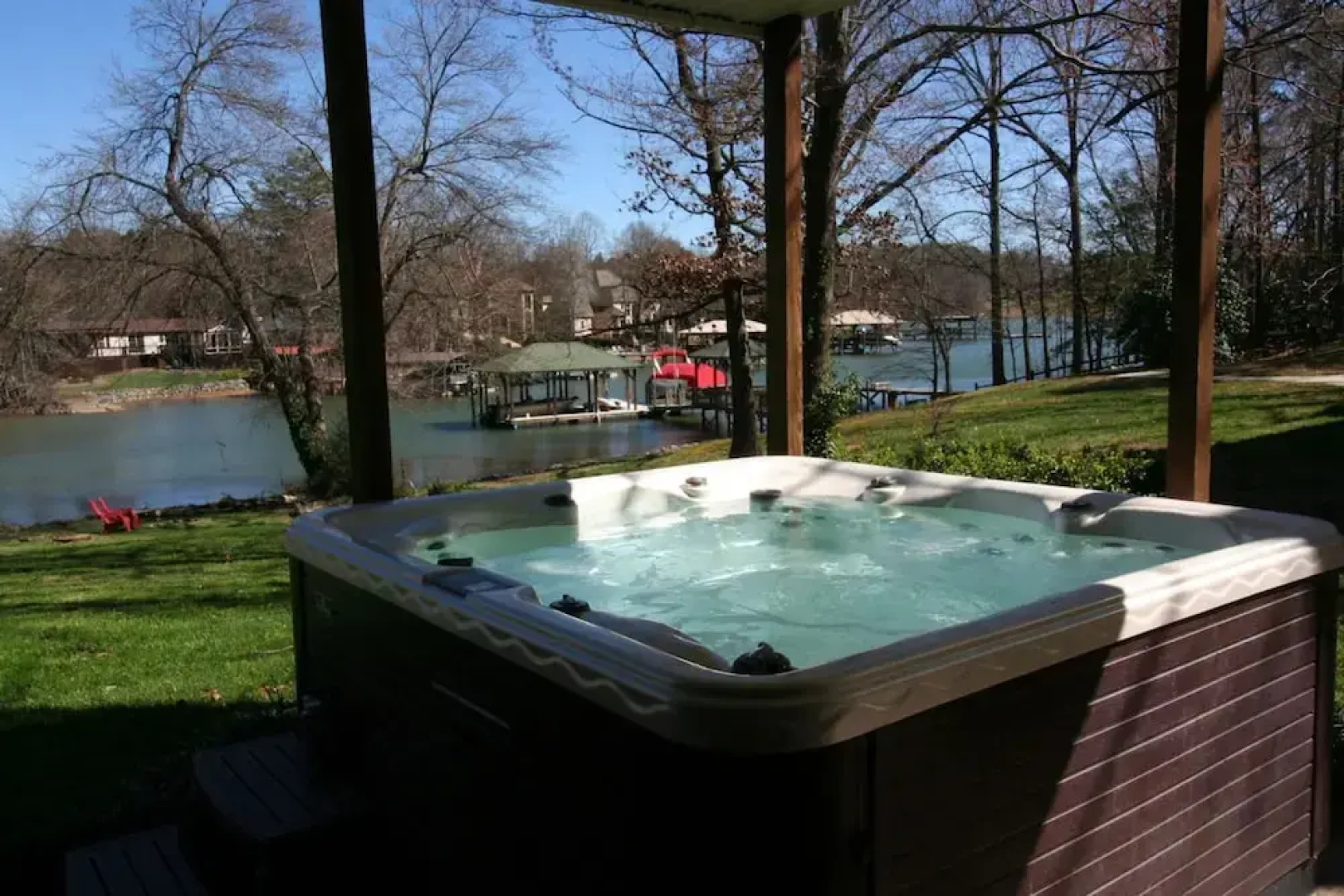 Lakeside Lodge by Avantstay Hot Tub Dock