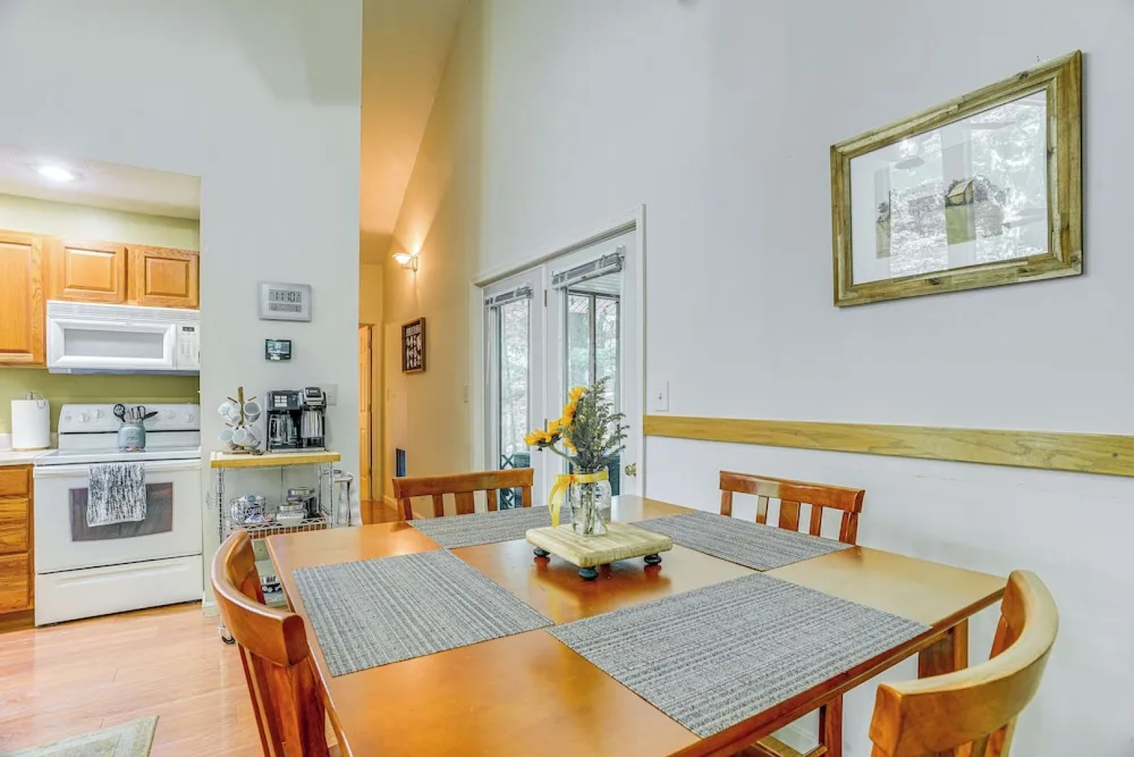 Cabin w/ Deck & Screened-in Porch in New Market!