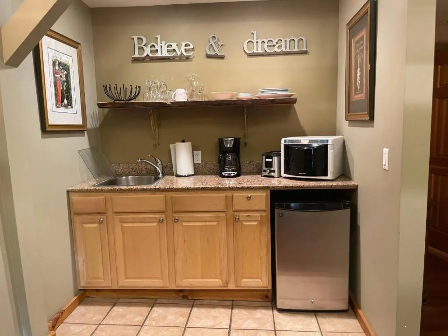 Village Inn Saugerties