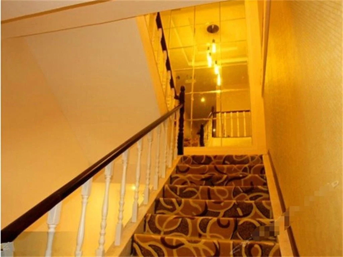 Guangan Pinrui Business Hotel