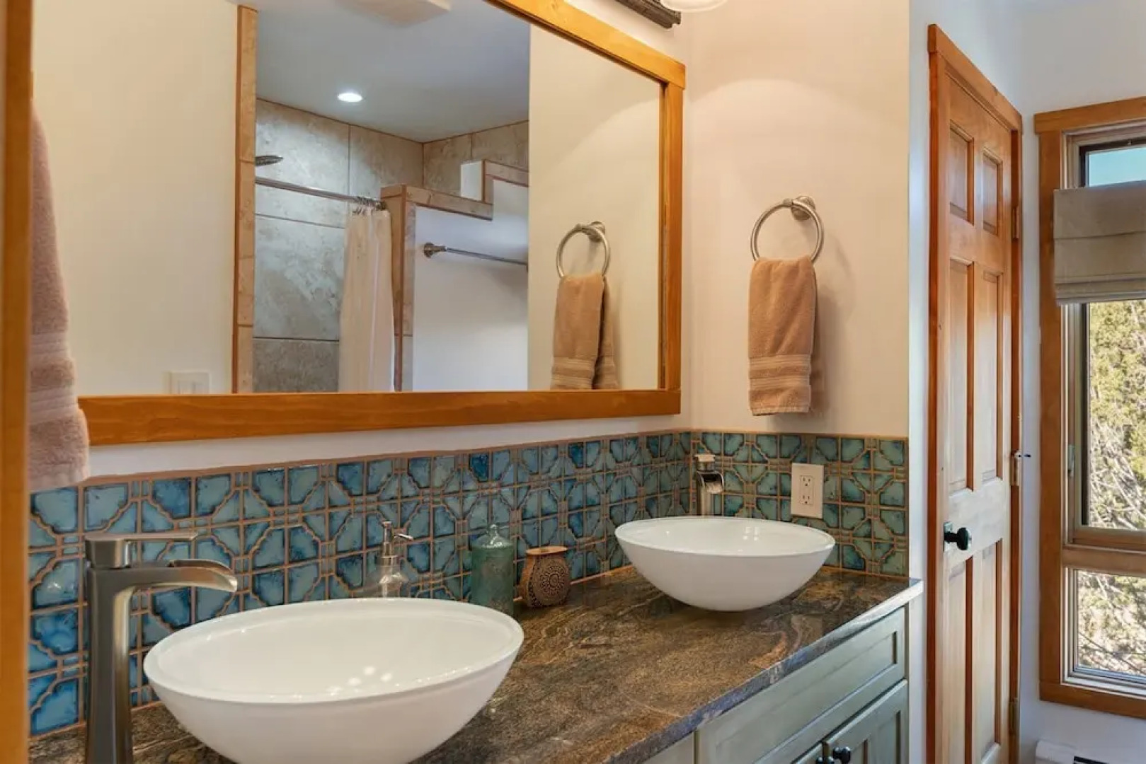 Sunlit Pines - Tucked in the Trees, Private Escape, Easy Drive to Plaza - NEW Listing