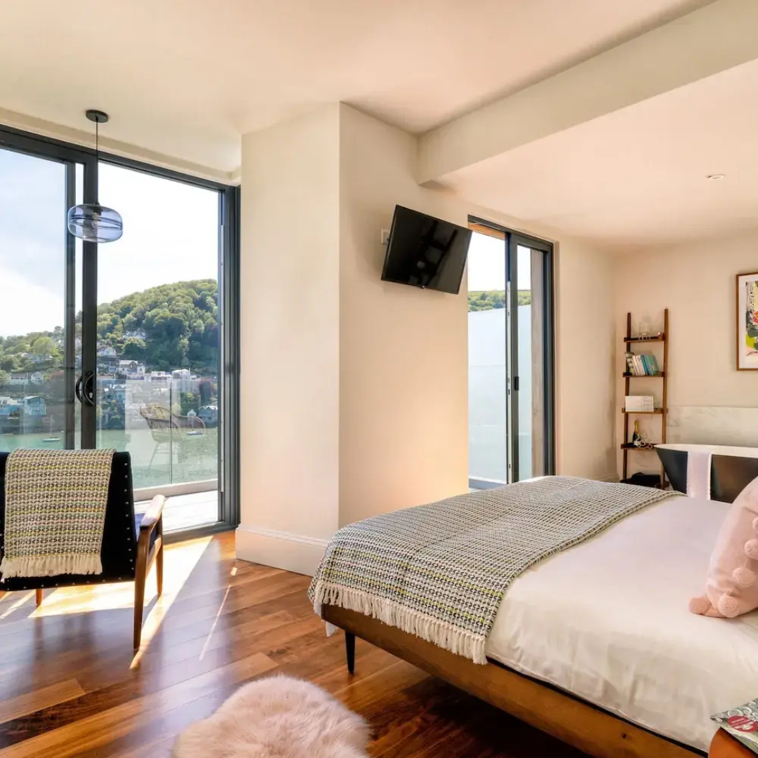 Two Guns in Kingswear