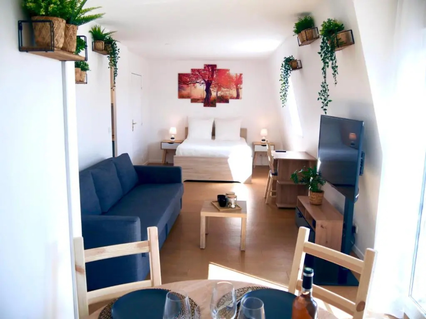 Le Petit Soleil de Corbeil (Adults Only)