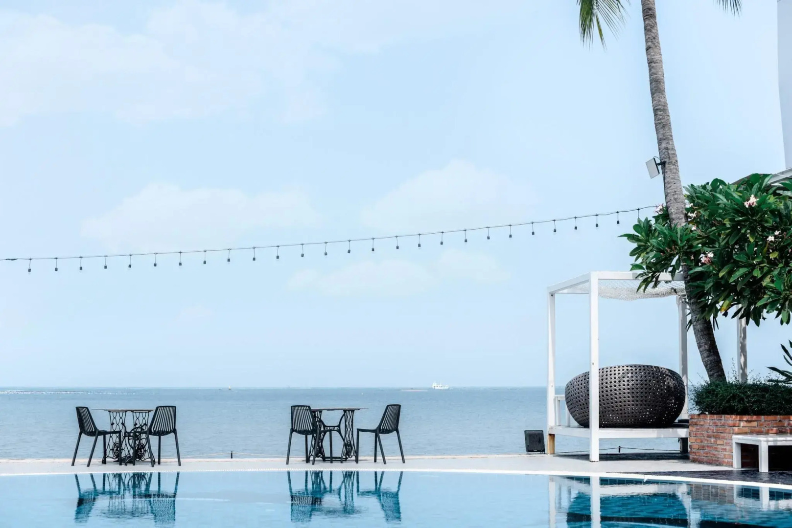 The Loft Seaside Sriracha