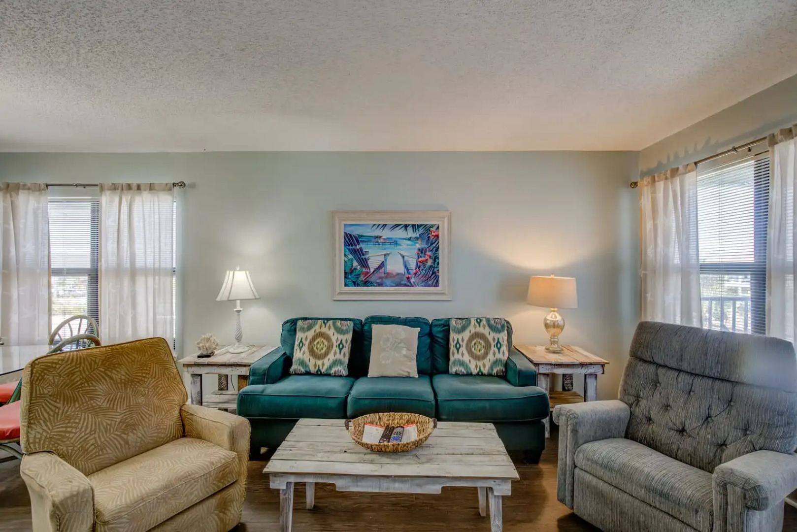 Amazing condo on the whites sands of Gulf Shores with outdoor pool