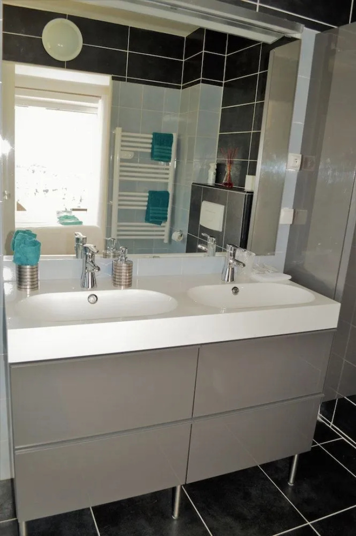 Villa La Terre Des Lauriers B&B