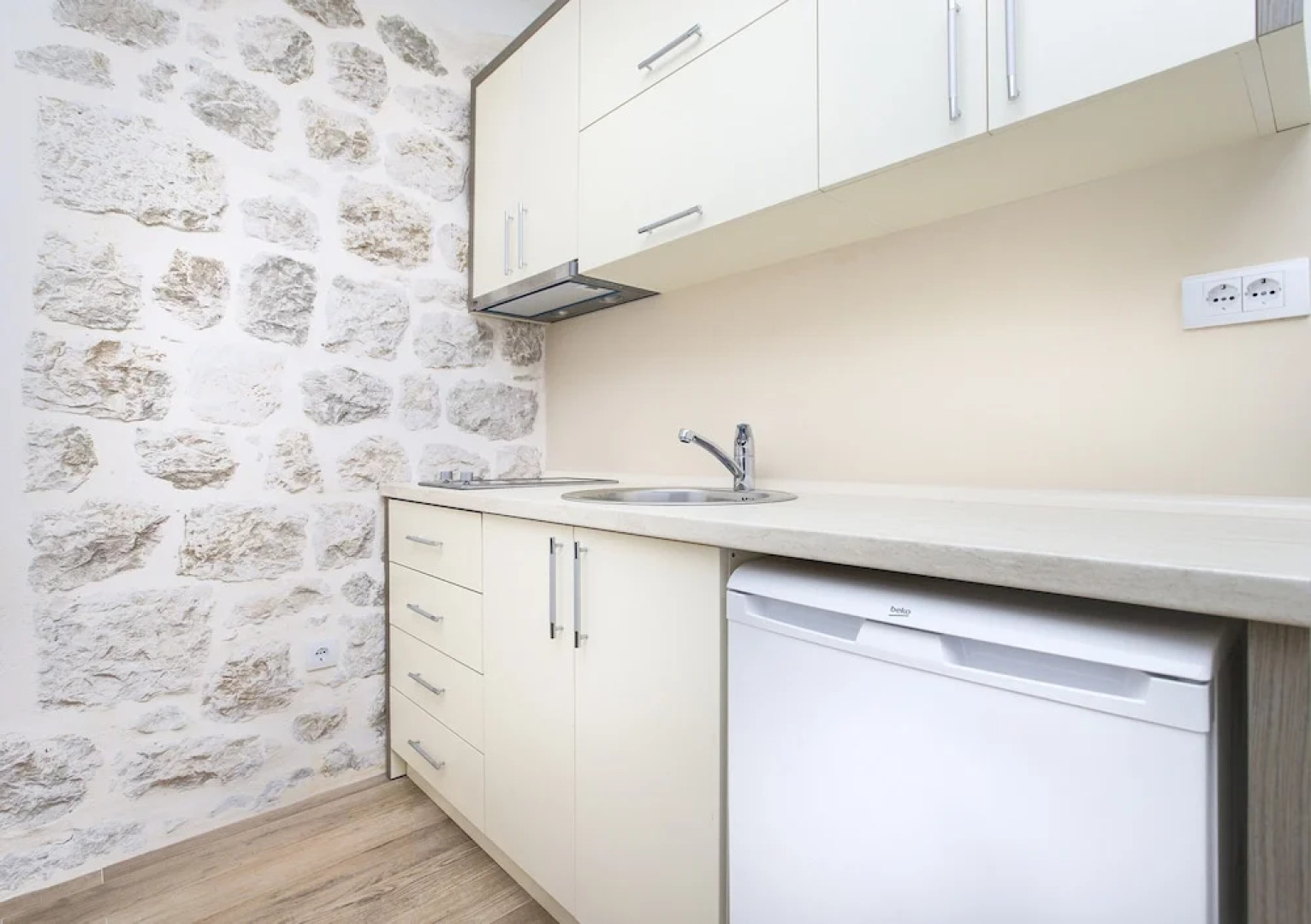 Apartments Mezini 11