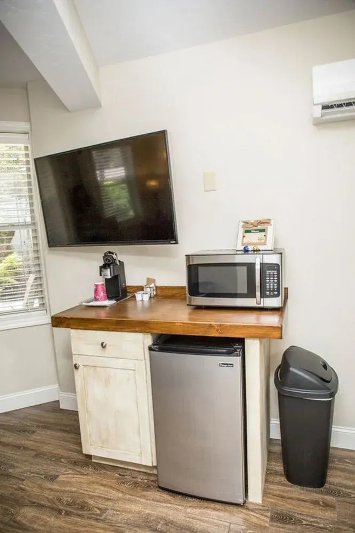 Woodlands Inn Of Sapphire Bed & Breakfast