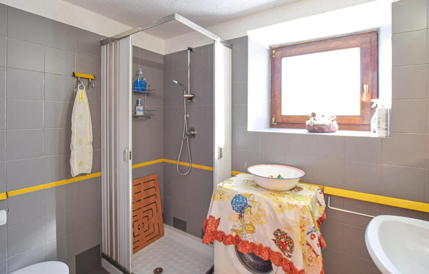 Awesome Home in Castello Tesino With 4 Bedrooms and Wifi