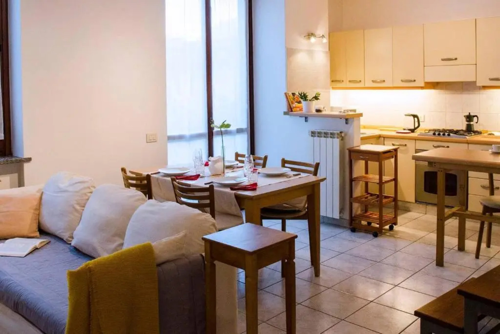 ALTIDO Lively 2 bedroom Apt with Parking close to Como