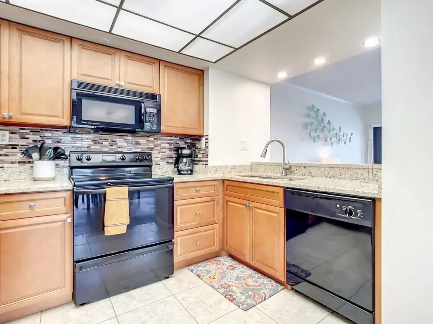 Ocean View Ground Level Seascape Towers Overlooking Pool Walk Right out to the Beach Sst126