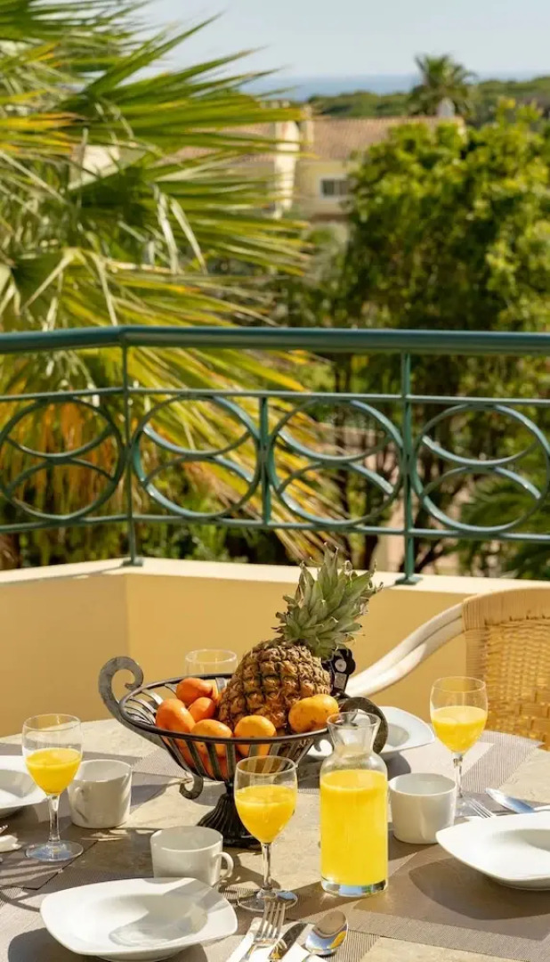 49 Presa da Moura Superbly 2 Bed Townhouse Clos