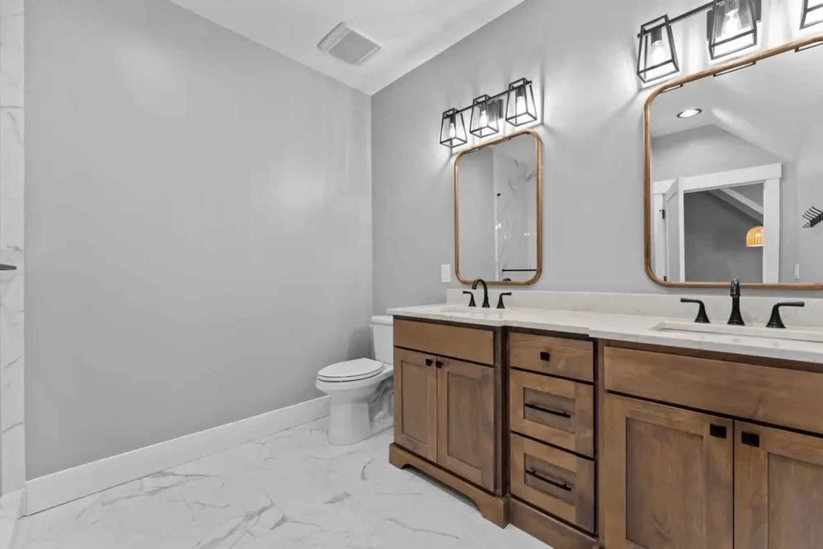 Black Bear & Blue Heron by Avantstay 2 Lakefront Homes, Sleeps 43 Pool, Dock, Theater