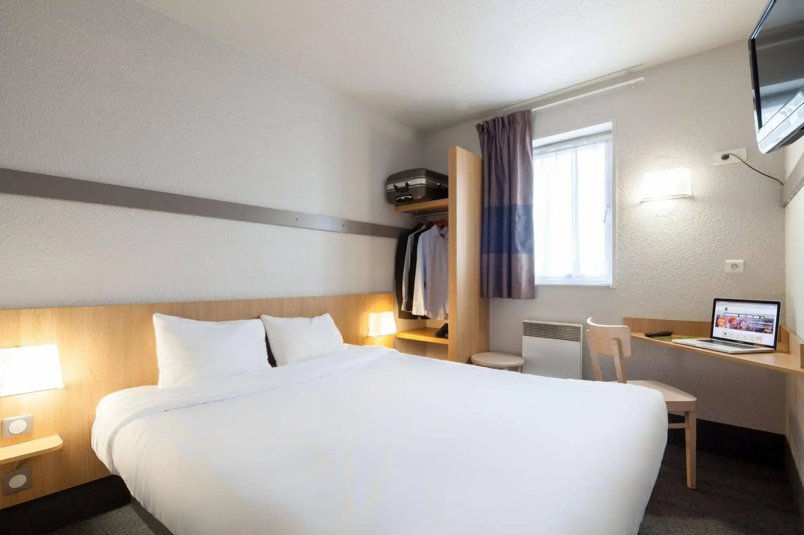 B&B HOTEL Calais Centre Saint-Pierre