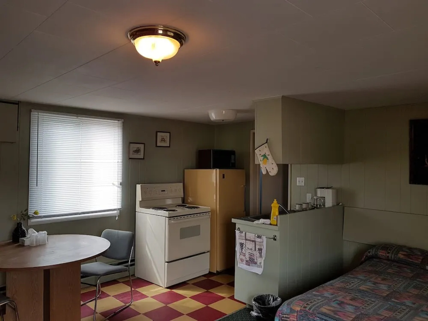 Deerview Lodge & Cabins - Princeton BC