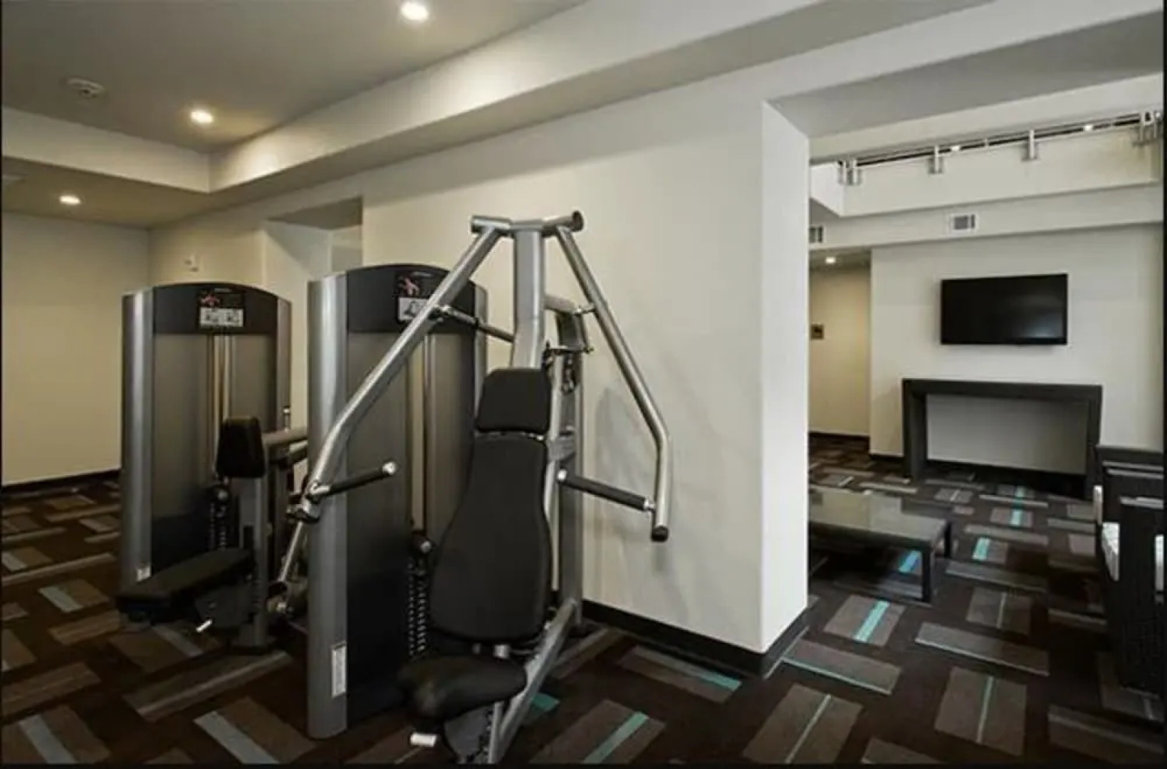 Global Luxury Suites at Commodore Drive