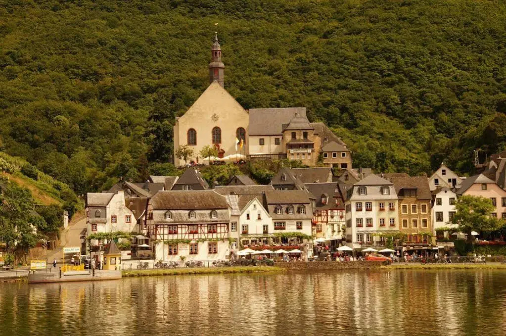 Winzerhotel - Restaurant zum Moselstrand