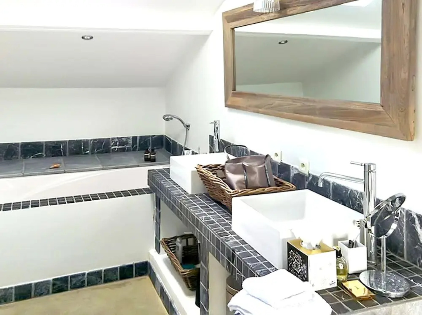 Apartment With 2 Bedrooms in Jonquières, With Wifi