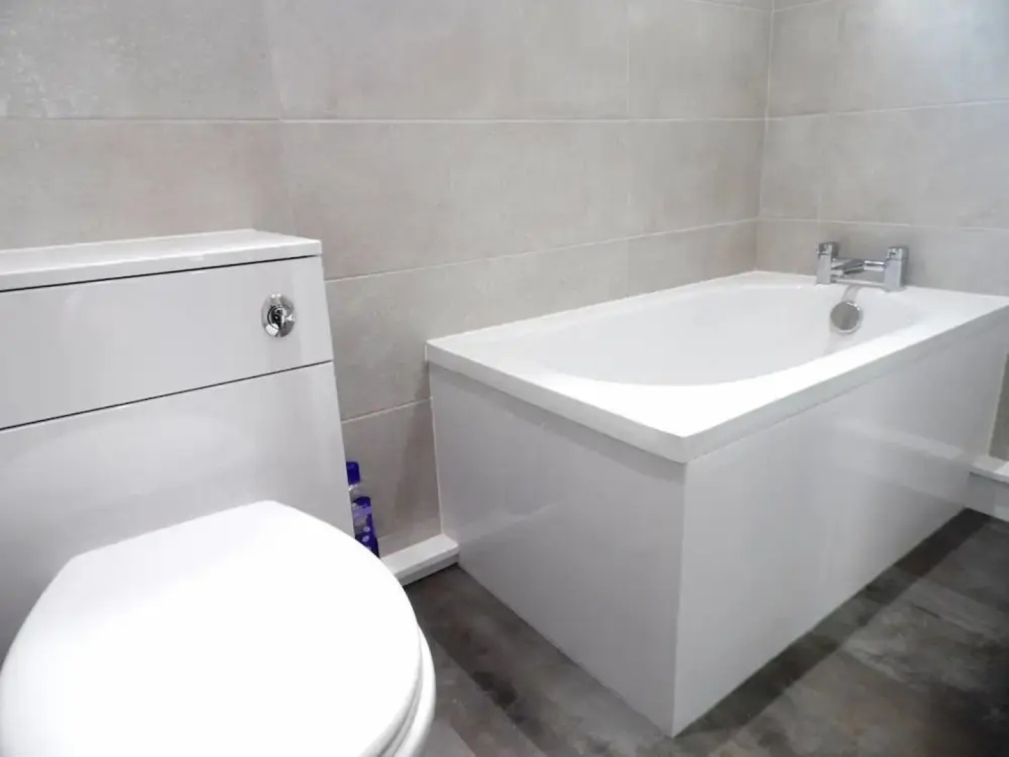 Near GLA Airport - Ideal hub for Paisley & Glasgow