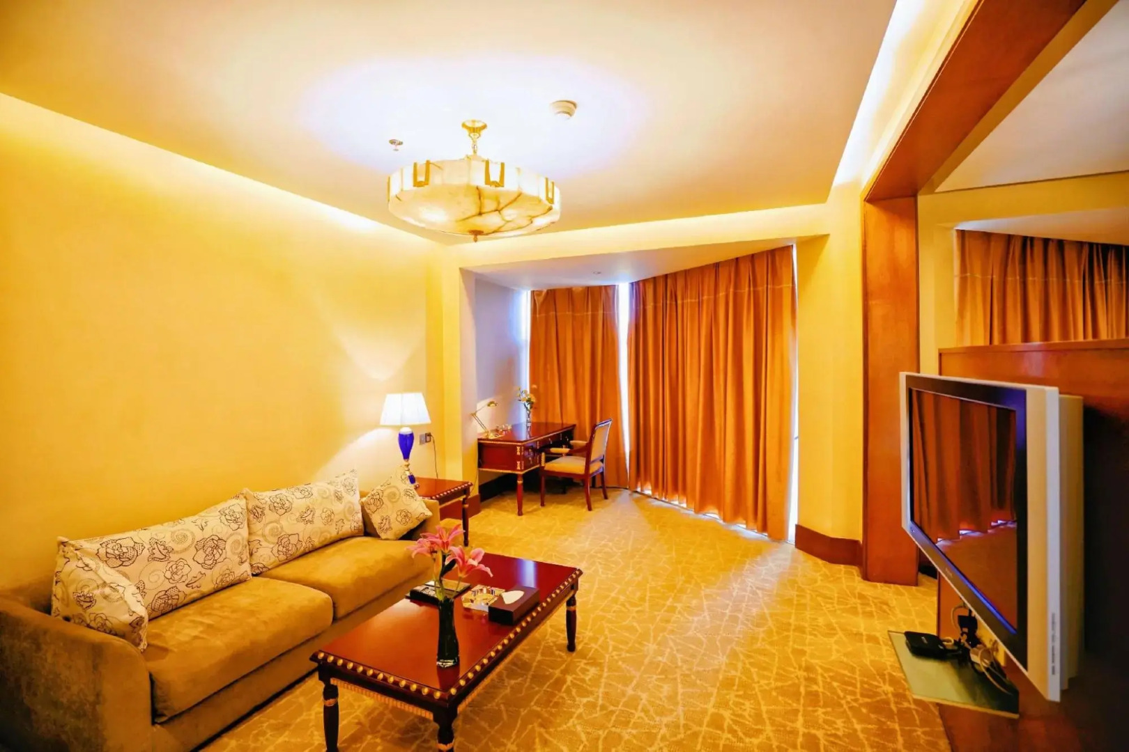 Huquan Hongyan Hotel