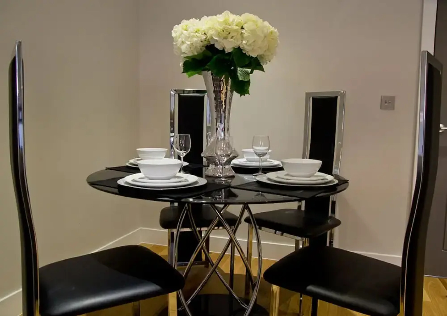 Icon Brentwood City Apartment