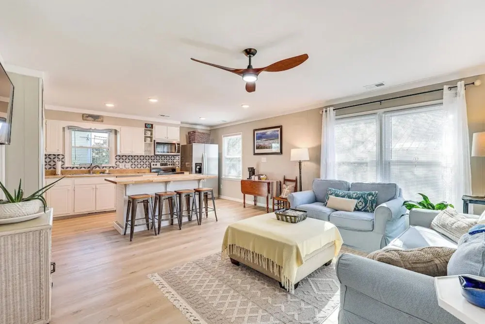 3 Blocks to Beach Access: Coastal Carolina Apt