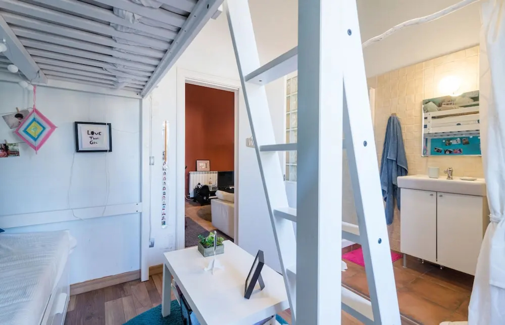 Encantadora Mansión con Jardín y Piscina