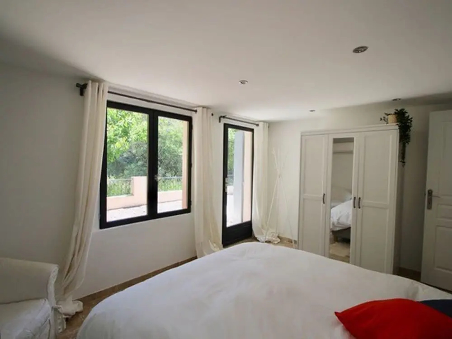 Inviting Holiday Home in La Croix Valmer With Swimming Pool