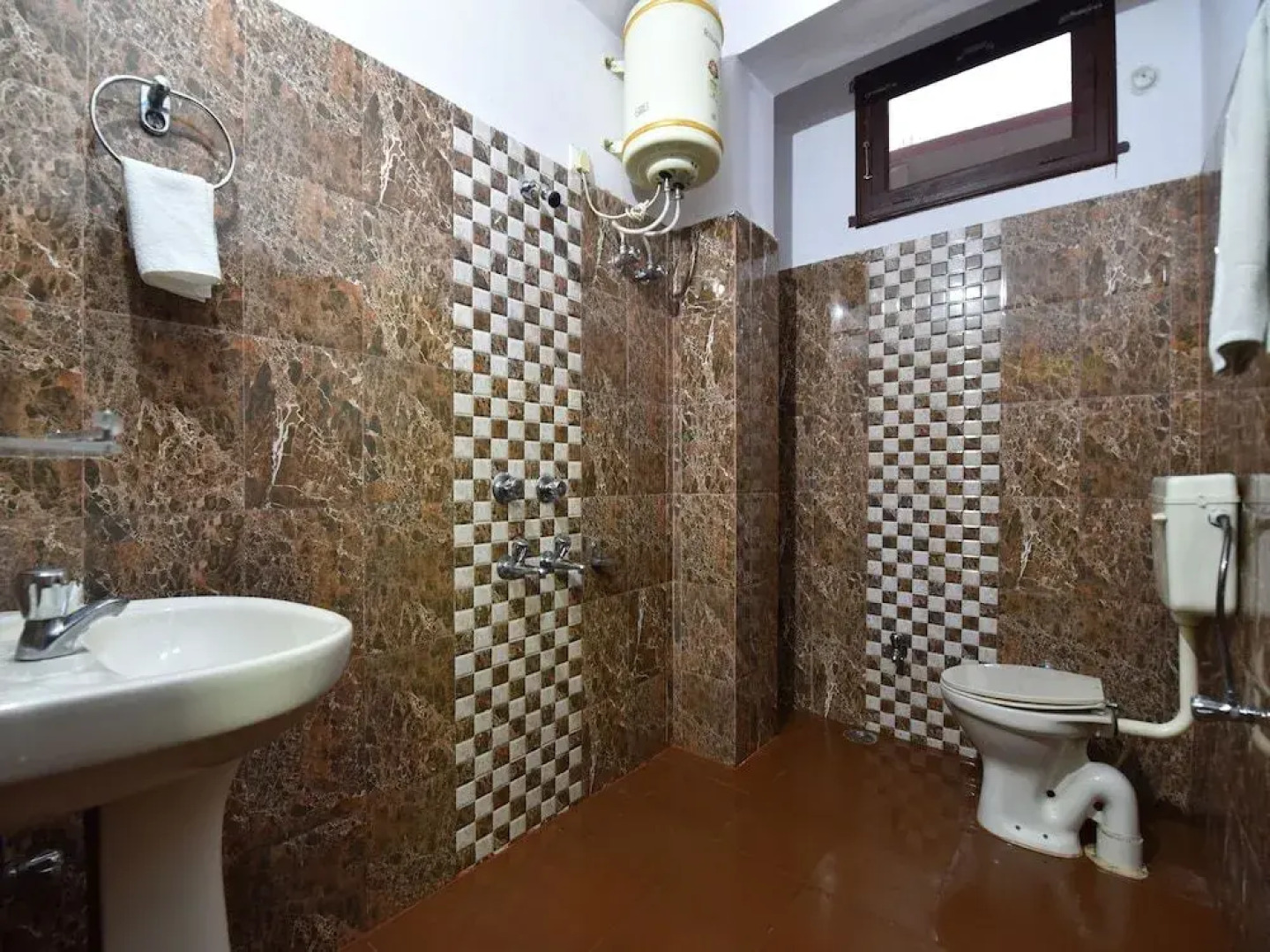 Oyo 28027 Hotel Dhruv