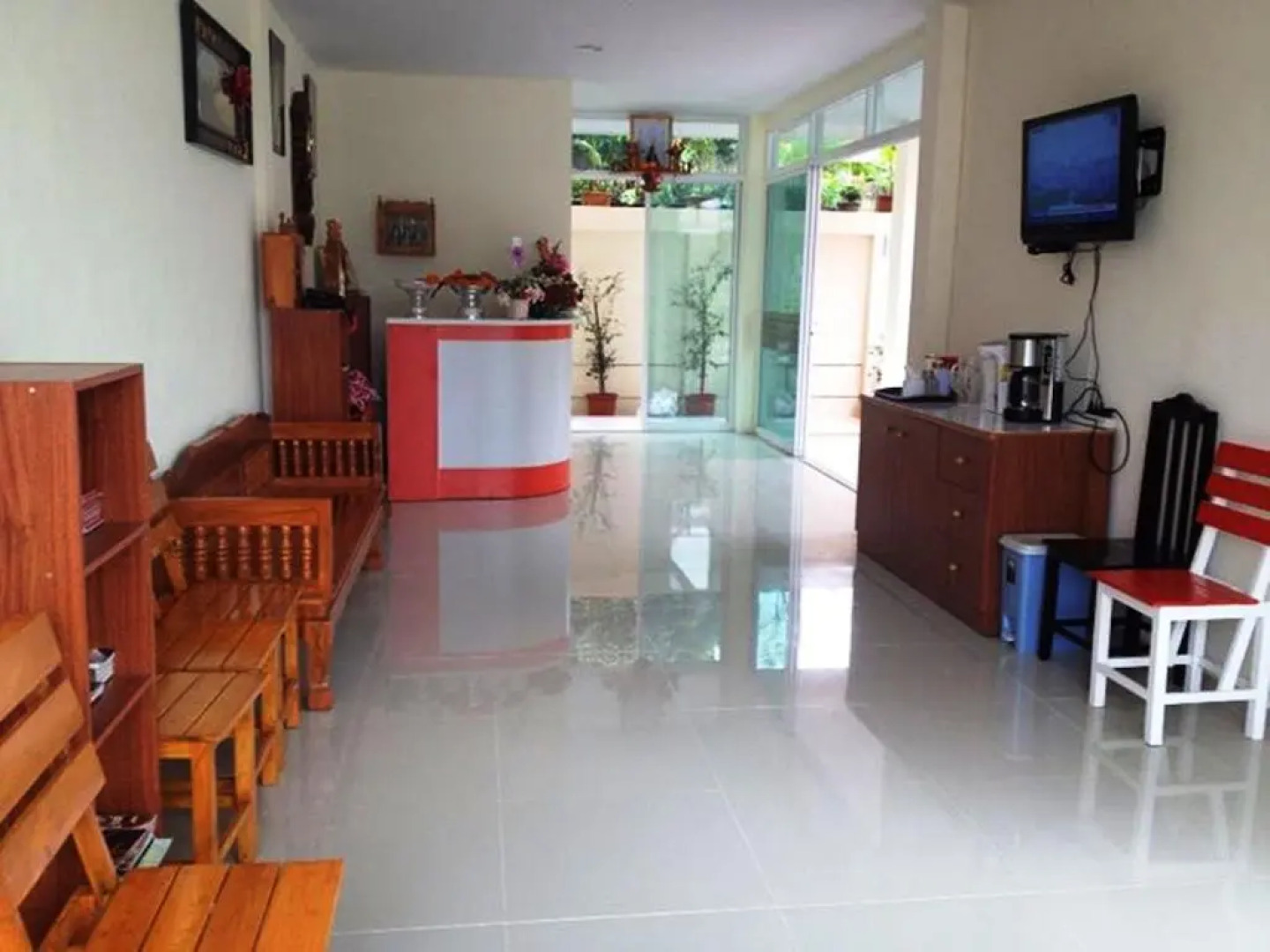 Day Waterfront Hotel