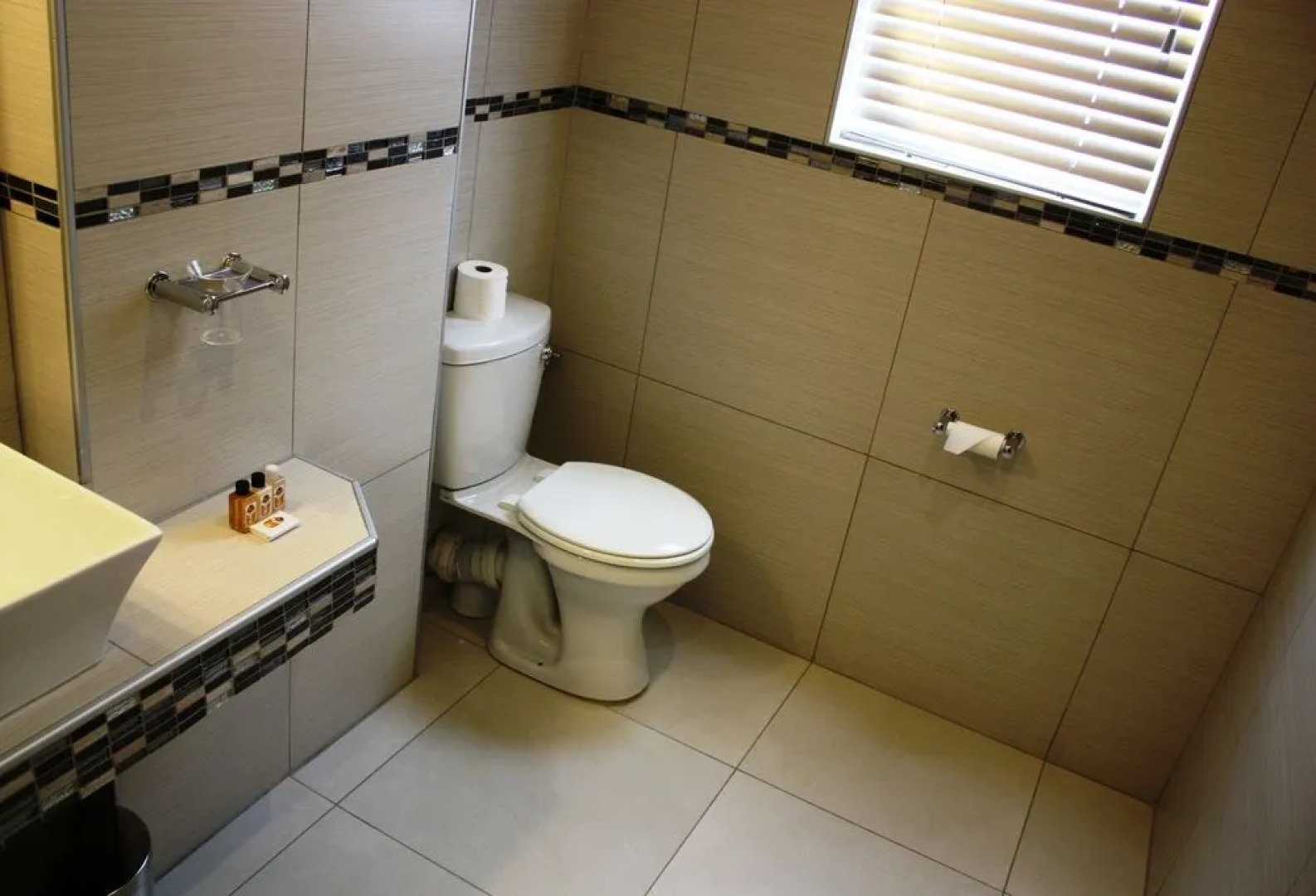 Hillside Executive Accommodation Maerua Mall