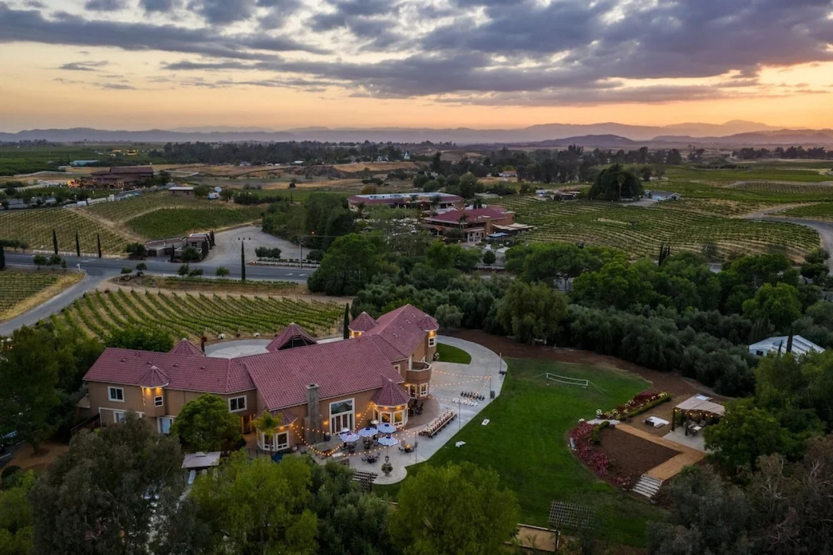 Wilson Creek Manor By Avantstay Sleeps 10! Amazing Estate w/ Pool & Game Room