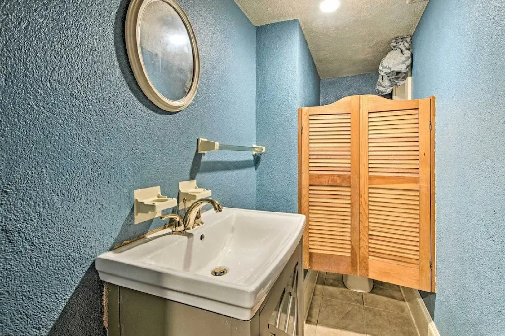 Hot Tub & Mtn Views: Expansive Hazleton Retreat